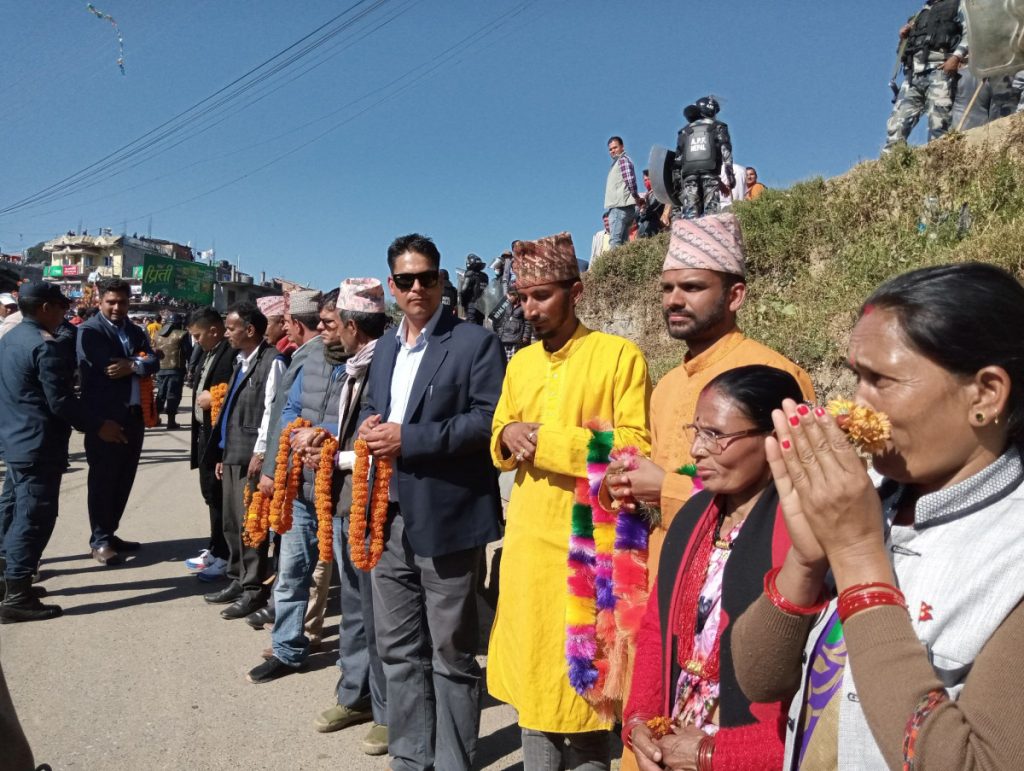 राजनीतिक संस्कारः देउवालाई स्वागत गर्न सागर ढकाल पनि लाइनमा