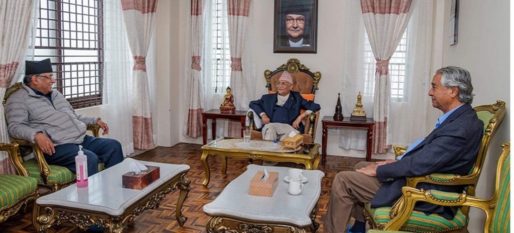 ओली, प्रचण्ड र देउवाबीच भेटवार्ता जारी