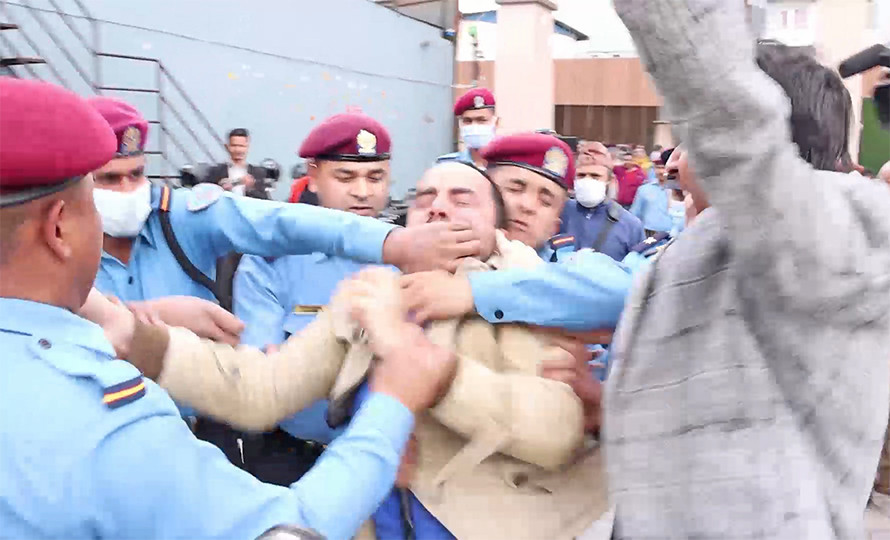 प्रधानमन्त्री प्रचण्डविरुद्ध नाराबाजी गर्ने धरौटी तिर्न नमानेपछि जेल चलान