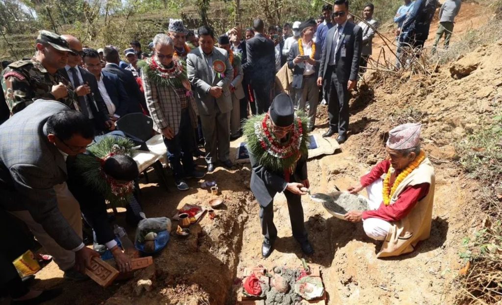 प्रधानमन्त्रीद्वारा गोरखामा सडक शिलान्यास