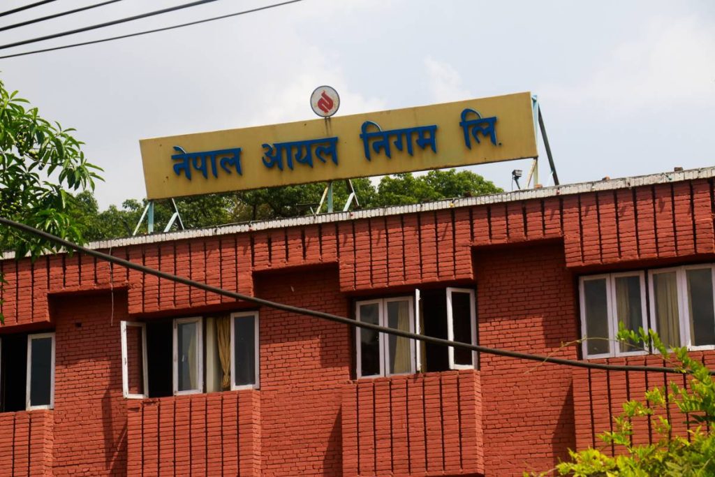 पेट्रोल चोरी पैठारीमा संलग्न ट्यांकर चालकलाई कारबाही