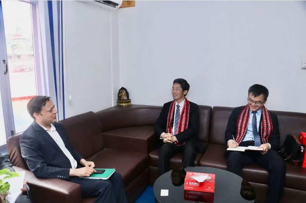 नेपालका लागि चिनियाँ दूतावासको टोलीले भेट्यो रास्वपाका नेतालाई