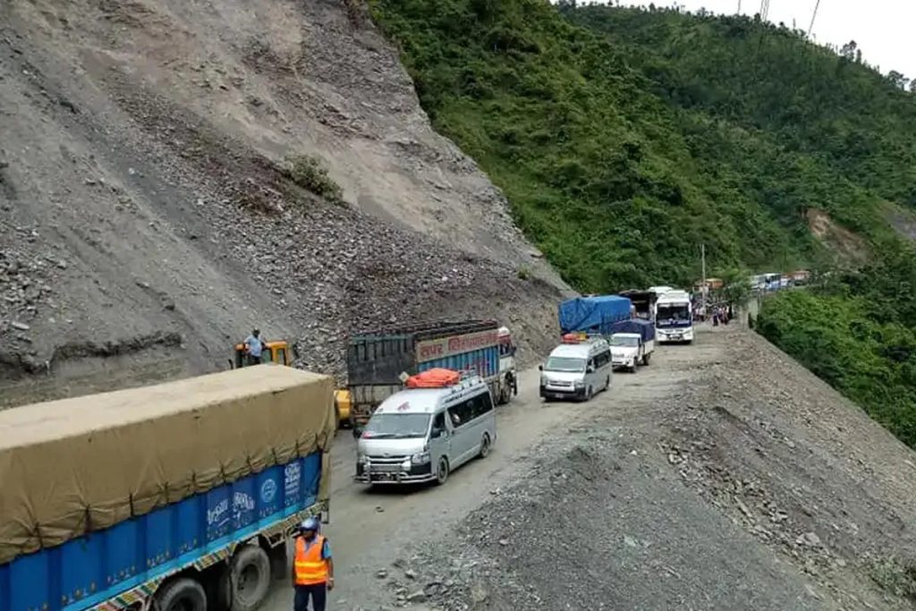नारायणगढ – मुग्लिन सडक फेरि अवरुद्ध