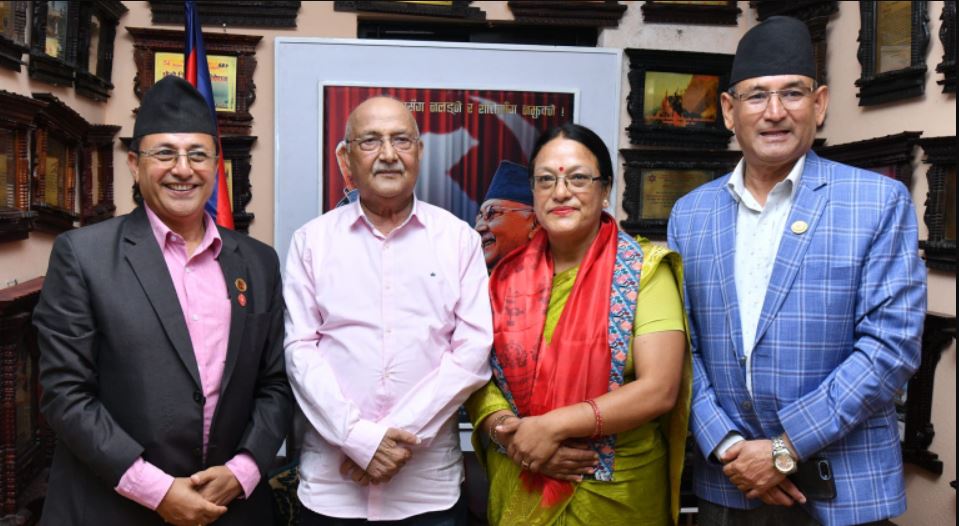 नेकपा एसकी केन्द्रीय सदस्य कमला तुलाधर एमालेमा प्रवेश