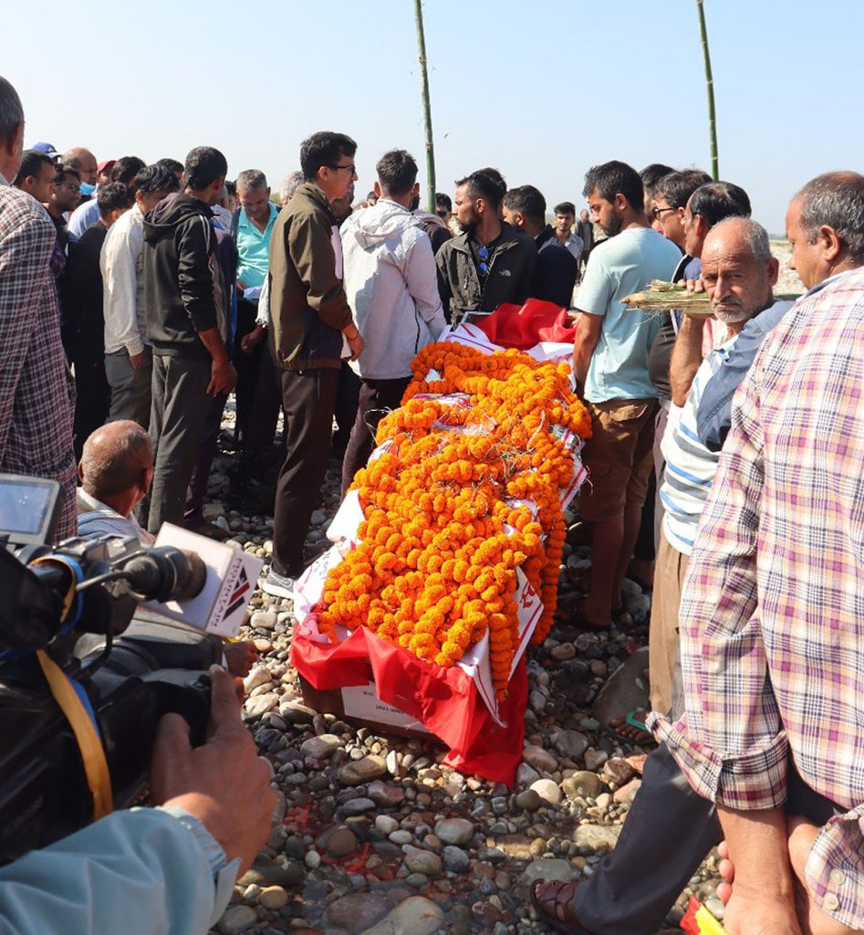 दशैंको मुखमा सहारा मानिएका छोरा जब बाकसमा आए…