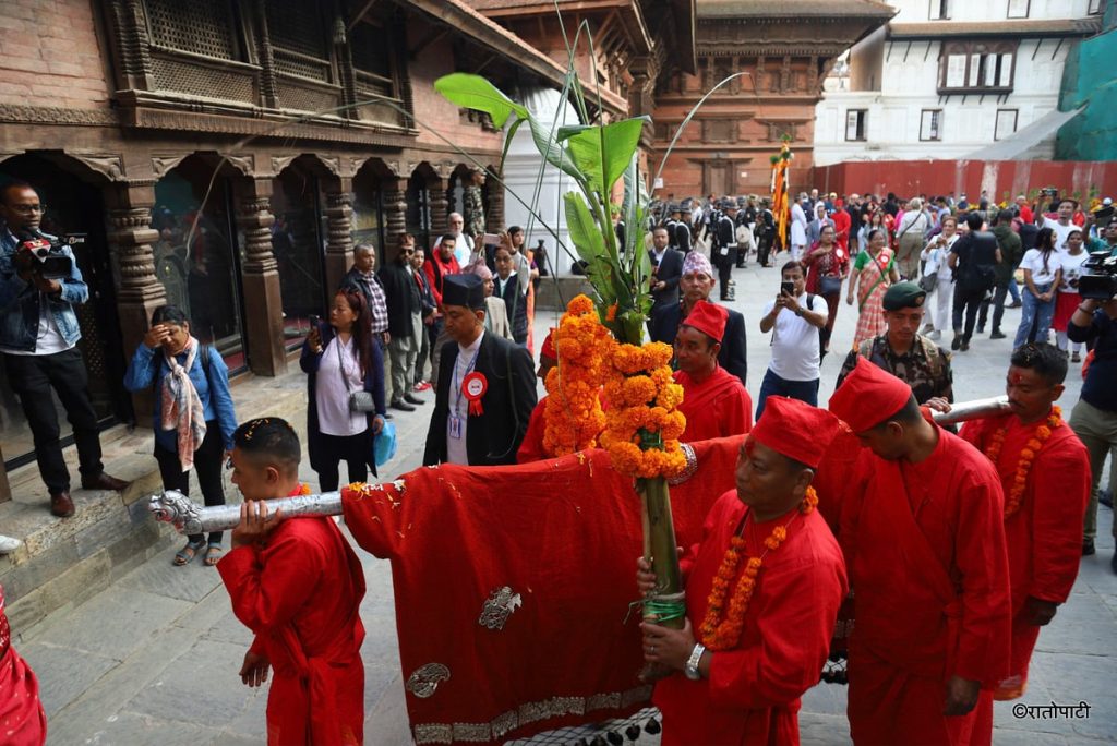 शास्त्रीय विधिअनुसार शुभसाइतको प्रतीक फूलपाती भित्र्याइयो