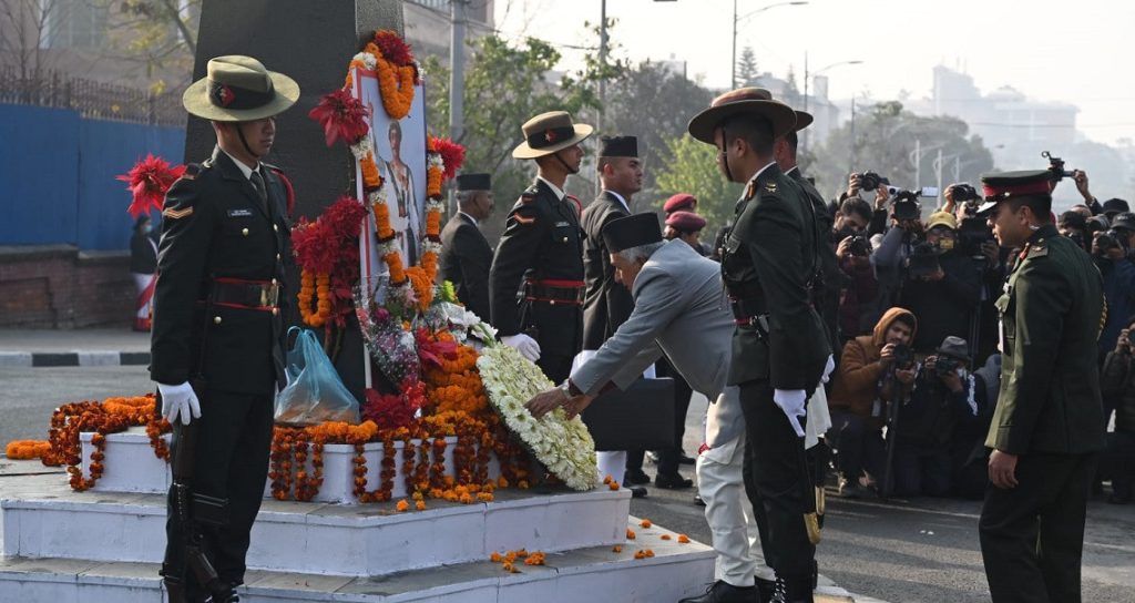 राष्ट्रपतिले गरे पृथ्वीनारायण शाहको शालिकमा माल्यार्पण