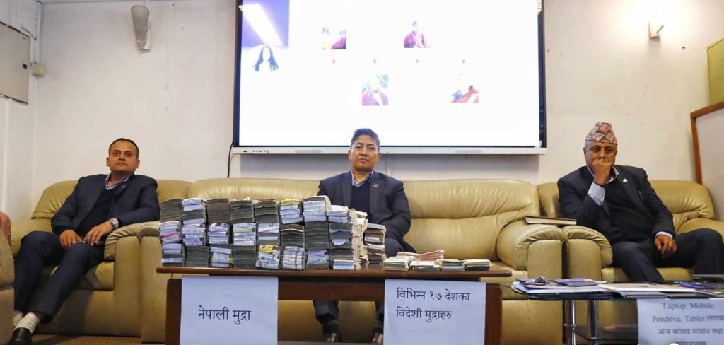 रामबहादुर बम्जनको घरबाट १८ देशका मुद्रा बरामद