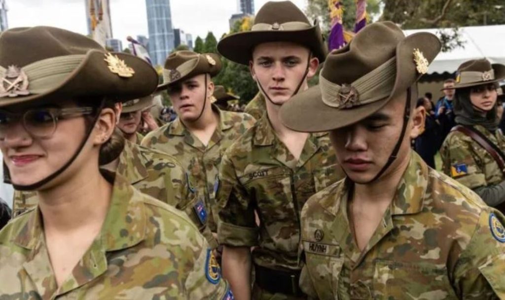 अष्ट्रेलियाले गैर-नागरिकलाई सशस्त्र सेनामा भर्ती हुन अनुमति दिने